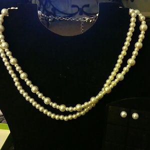 Faux pearl necklace and earring set